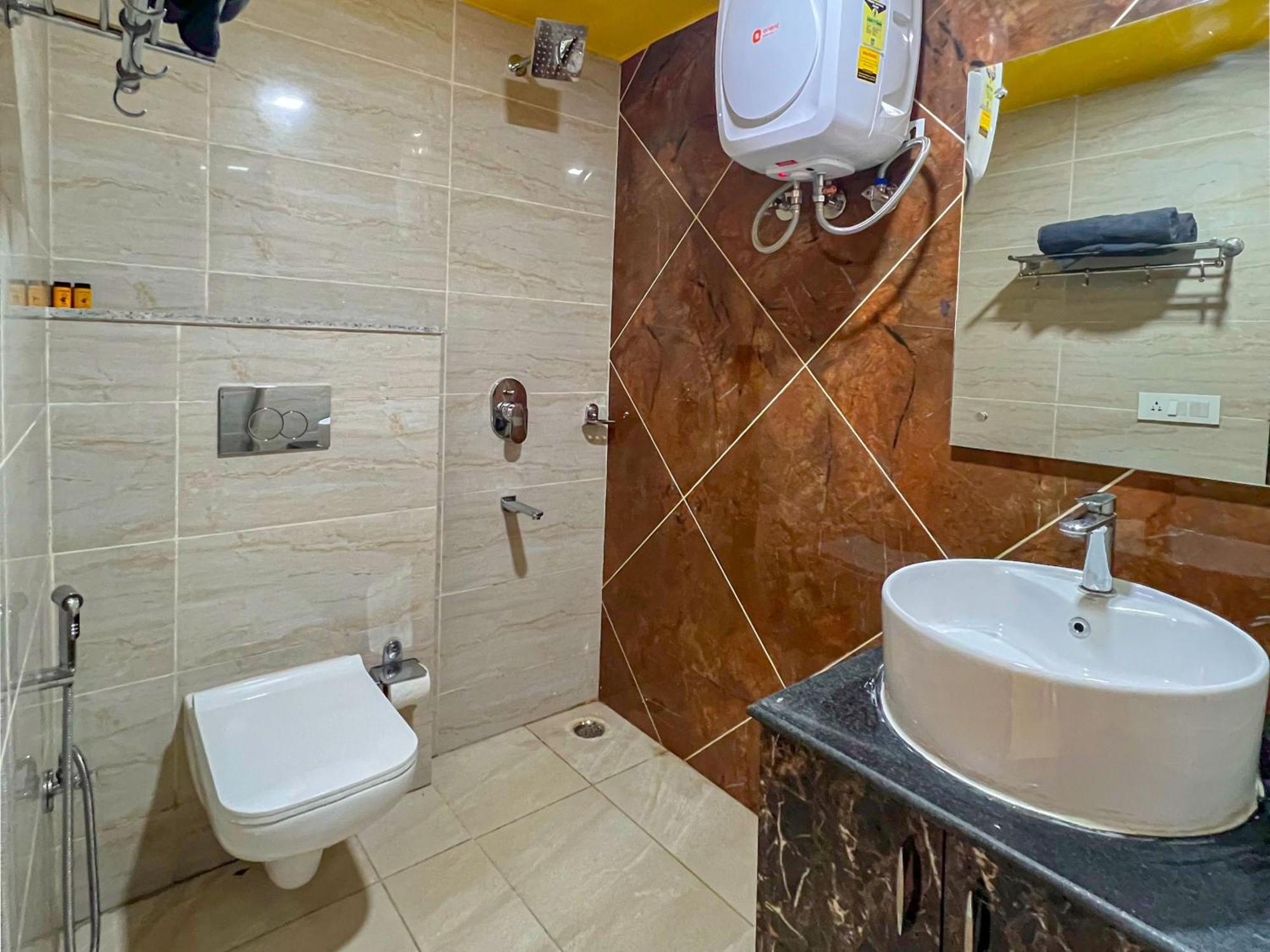 The Hosteller Dehradun Room photo